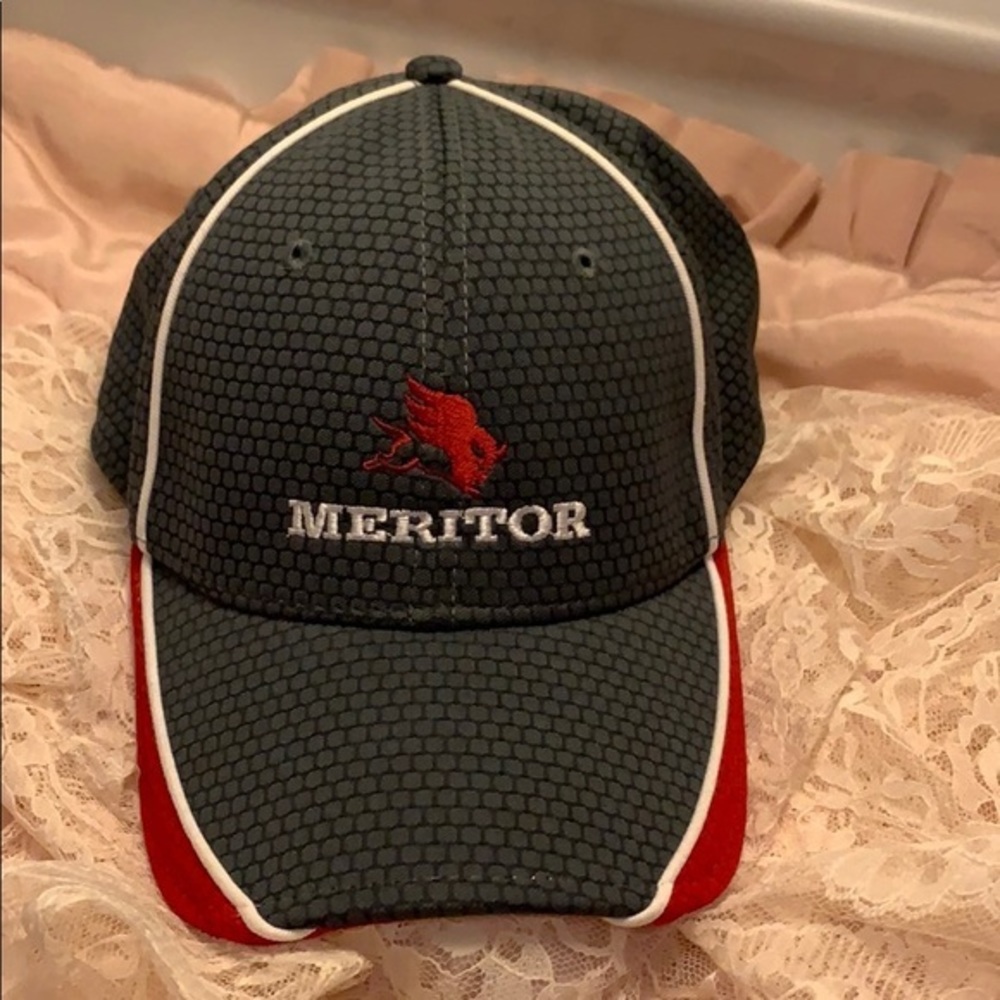 Meritor Cap  size Medium-Large Pre owned